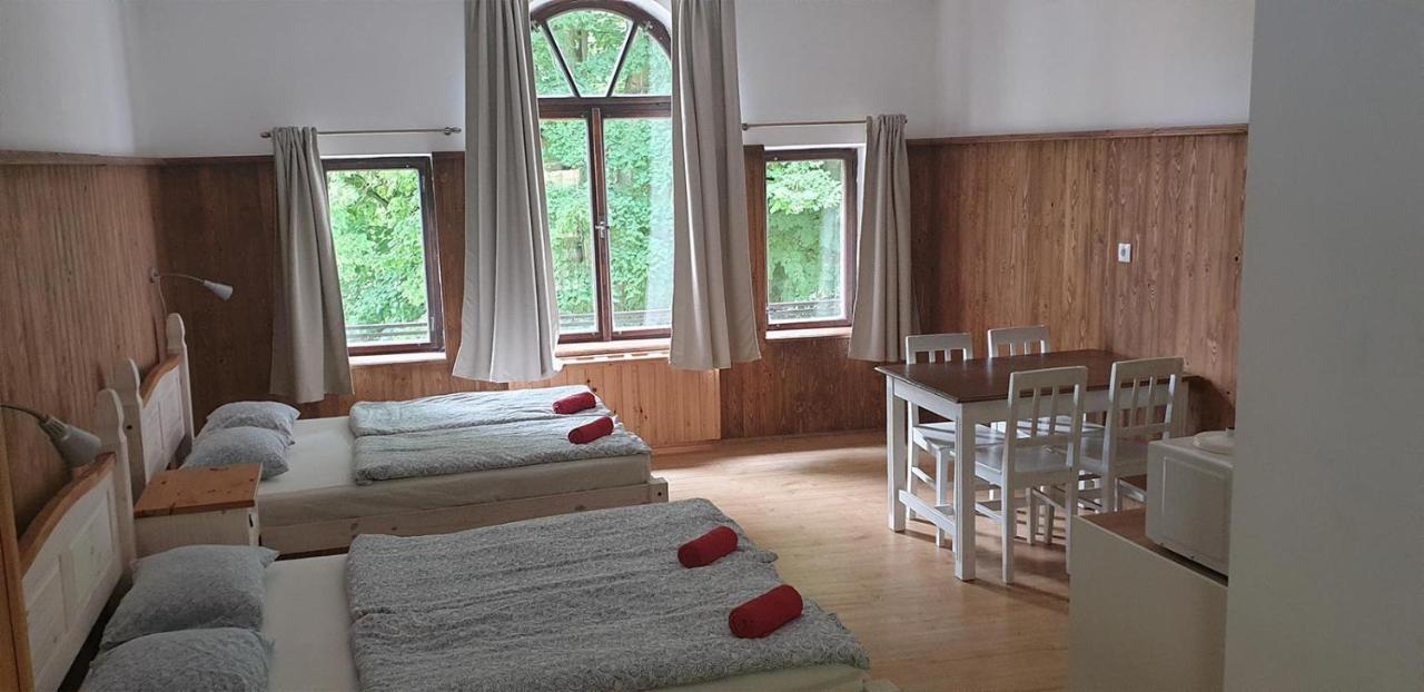 Hotel Penzion A Restaurace U Baby Subrovy à Kokorin Extérieur photo